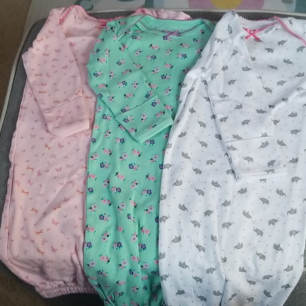 👶2/$15 Set of 3 sleeping gowns and swaddler